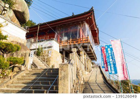 Winter in the Seto Inland Sea: Senkoji Temple Main Hall, Onomichi City, Hiroshima Prefecture Winter in the Seto Inland Sea: Senkoji Temple Main Hall, Onomichi City, Hiroshima Prefecture 139126049