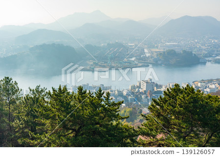 Winter in the Seto Inland Sea: View from the Senkoji Temple Summit Observation Deck PEAK in Onomichi City, Hiroshima Prefecture. Winter in the Seto Inland Sea: View from the Senkoji Temple Summit Observation Deck PEAK in Onomichi City, Hiroshima Prefecture. 139126057