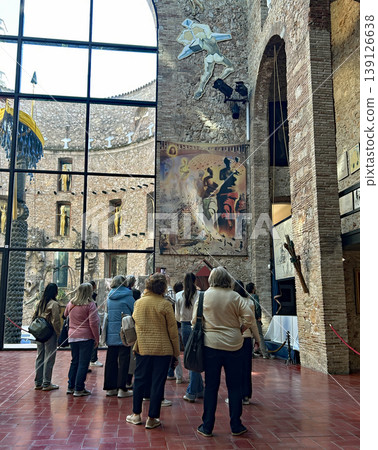 A visit to the main hall of the Dalí Theatre-Museum A visit to the main hall of the Dalí Theatre-Museum 139126638