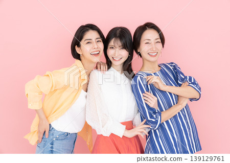 Middle-aged woman who is a good friend 139129761