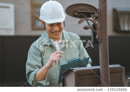 Fraudulent tactics used by unscrupulous door-to-door home renovation companies Fraudulent tactics used by unscrupulous door-to-door home renovation companies 139129888