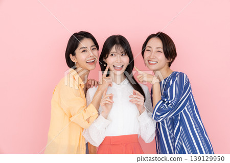 Middle-aged female beauty Middle-aged female beauty 139129950