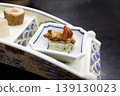 小碗裡盛著各式開胃菜，非常適合高檔懷石料理。 139130023
