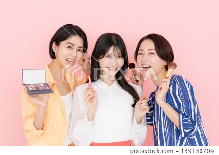 Middle woman to make up Middle woman to make up 139130709