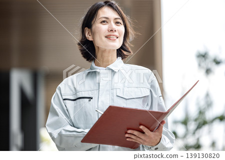 工作服的女人 139130820