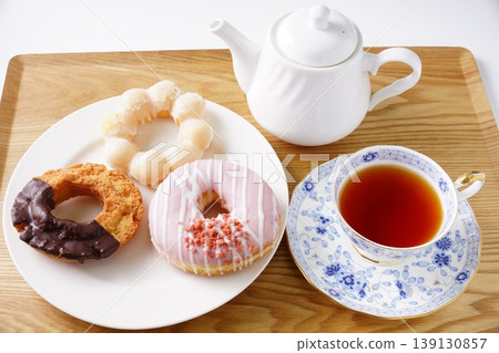 美味的甜甜圈 美味的甜甜圈 139130857