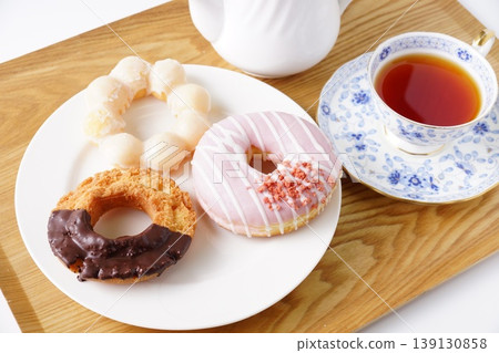 美味的甜甜圈 美味的甜甜圈 139130858