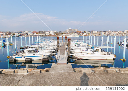 Fishing boats lined up in the harbor: "Akashi City, Minami Futami Artificial Island" 139131002
