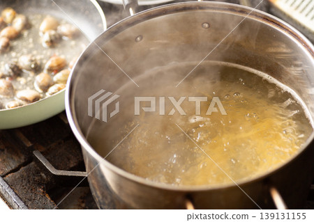 我要做蛤蜊vongole bianco 義大利麵。 我要做蛤蜊vongole bianco 義大利麵。 139131155
