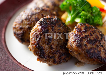 Hamburger in western restaurant Hamburger in western restaurant 139132293