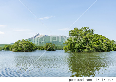 北海道夏季 大沼國定公園 北海道駒岳 橫跨大沼 北海道夏季 大沼國定公園 北海道駒岳 橫跨大沼 139132797