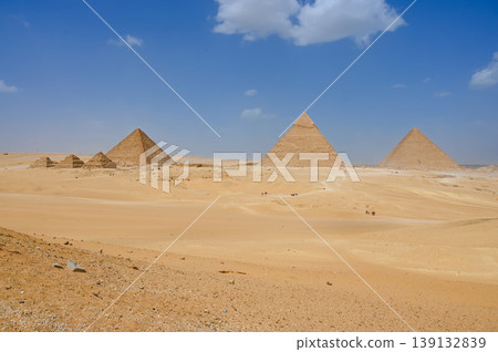 The three Great Pyramids of Giza, Cairo 139132839