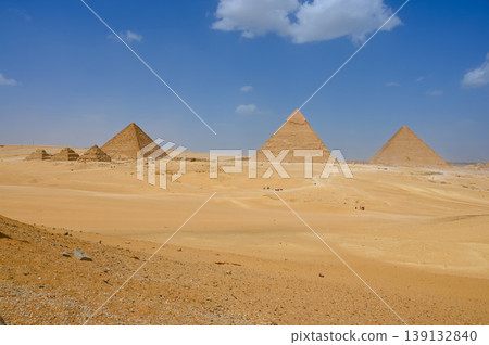 The three Great Pyramids of Giza, Cairo 139132840