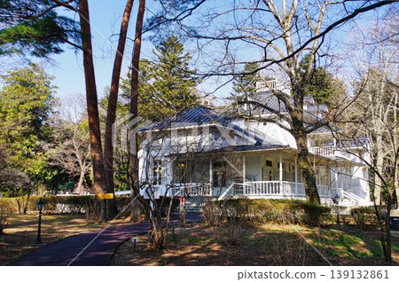 A landscape with a Western-style building 139132861