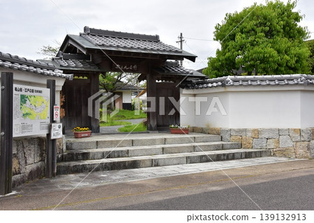 Kameyama City: Gate and old Tokaido Road information board at Nishimaru Historical Square 139132913