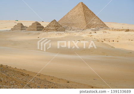 Pyramid of Menkaure, Cairo 139133689