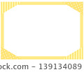 簡單可愛的黃色三角形拼貼風格框架 139134089