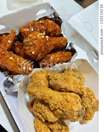 Crispy fried chicken with golden, crunchy skin and juicy, tender meat. A delicious and savory dish, perfect for any meal, served with dipping sauces or side dishes for extra flavor! Crispy fried chicken with golden, crunchy skin and juicy, tender meat. A delicious and savory dish, perfect for any meal, served with dipping sauces or side dishes for extra flavor! 139134216