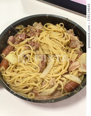 Creamy spaghetti carbonara made with rich egg yolk sauce, crispy bacon, parmesan cheese, and freshly ground black pepper for a classic, indulgent Italian pasta dish. Creamy spaghetti carbonara made with rich egg yolk sauce, crispy bacon, parmesan cheese, and freshly ground black pepper for a classic, indulgent Italian pasta dish. 139134640