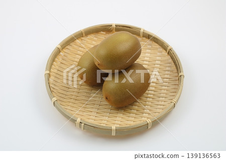 Delicious kiwis packed with nutrients that are good for beauty. Delicious kiwis packed with nutrients that are good for beauty. 139136563