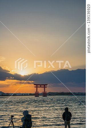 濱松市(靜岡縣)日落前的弁天島紅色鳥居景觀 濱松市(靜岡縣)日落前的弁天島紅色鳥居景觀 139136920