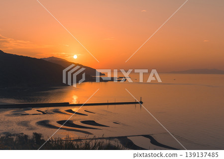 Sunshine on the coast of the coast Sunshine on the coast of the coast 139137485