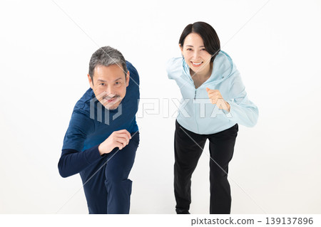 男人和女人鍛煉 男人和女人鍛煉 139137896
