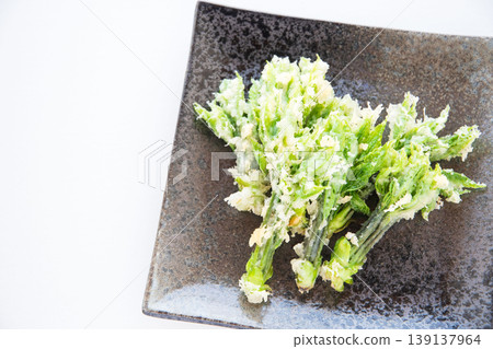 Tempura made with wild Aralia cordata Tempura made with wild Aralia cordata 139137964