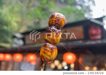 Many dumplings sold on the shrine grounds 139138728