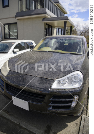 Yellow sand and dirty car Yellow sand and dirty car 139140255