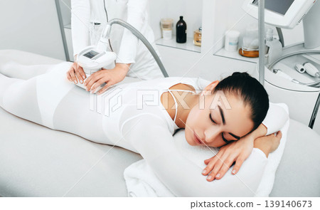 Lpg back massage accelerates the elimination of body fat. The body will be slim and toned after the procedure. 139140673