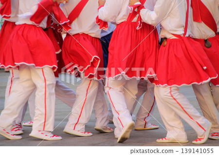 Basque folk dance performance in a festival 139141055