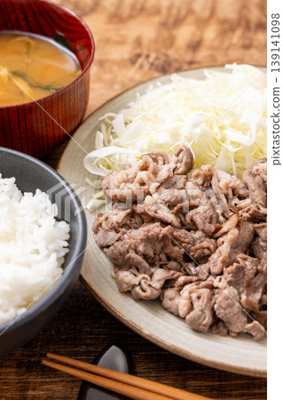 Delicious grilled beef set meal 139141098