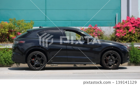 Italian-made compact SUV Italian-made compact SUV 139141129