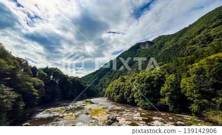 吹割峽的壯麗景色和片科川的清澈河水 吹割峽的壯麗景色和片科川的清澈河水 139142906