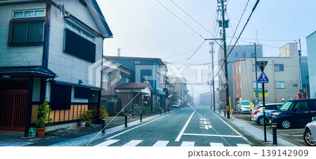 Historical townscape and foggy scenery of Echizen-Ono, Ono City, Fukui Prefecture 139142909