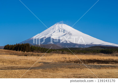 Mount Fuji at dawn from Toriki, Susono City Mount Fuji at dawn from Toriki, Susono City 139143170