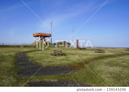 一個大型農場(Shibecha鎮),您可以在那裡看到Tawahira和Horizon 一個大型農場(Shibecha鎮),您可以在那裡看到Tawahira和Horizon 139143298