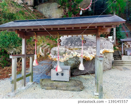 春釣石龕 139145557