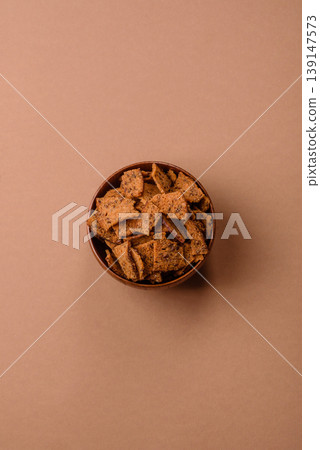Croutons or crackers made from rye bread with garlic, salt, and spices. Croutons with salt Croutons or crackers made from rye bread with garlic, salt, and spices. Croutons with salt 139147573