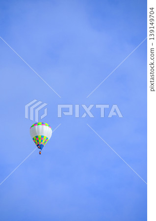 Hot air balloons flying in the sky [Ikeda Town, Kitaazumi District] 139149704