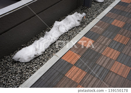 A tiled path with snow still remaining 139150178
