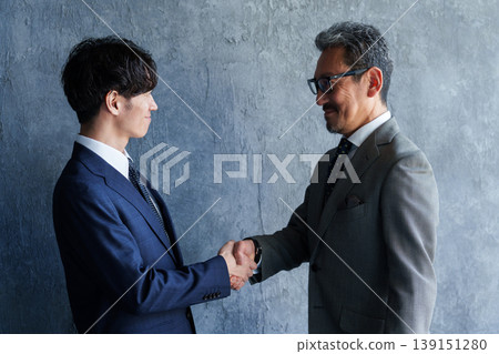business people shaking hands 139151280