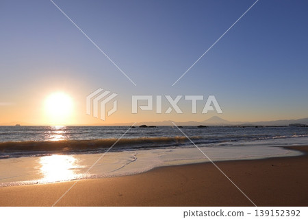 Sunset view of Mt. Fuji from Hayama Park in Hayama Town, Kanagawa Prefecture. Sunset view of Mt. Fuji from Hayama Park in Hayama Town, Kanagawa Prefecture. 139152392