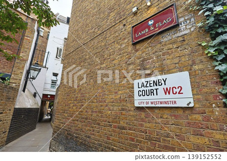 A stylish alley in central London, England 139152552