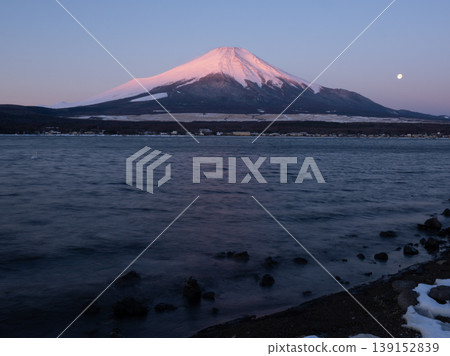 Mount Kurenai as seen from Lake Yamanaka on a winter morning Mount Kurenai as seen from Lake Yamanaka on a winter morning 139152839