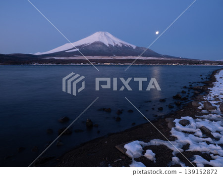 Winter Diamond Reflected in Red as seen from Lake Yamanaka 139152872