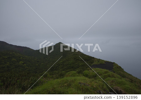 八丈富士火山口景色 八丈富士火山口景色 139152896