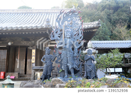 我在尾道西國寺的大士堂前拜謔了不動明王。 139152936