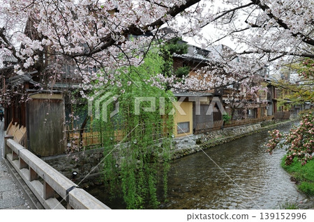 Streetscape of Gion Tatsumi Bridge, April 2026 (Part 5) 139152996